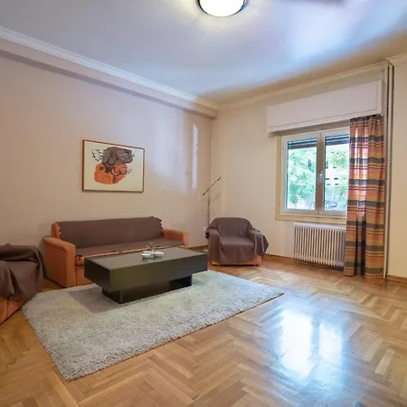 Victoria Metro St. 2 Bedrooms 4 Persons