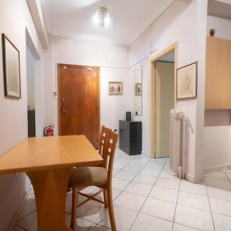 Victoria Metro St. 2 Bedrooms 4 Persons Apartment *