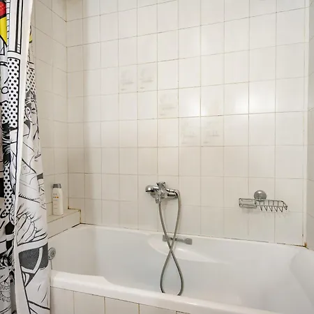 Victoria Metro St. 2 Bedrooms 4 Persons Apartment