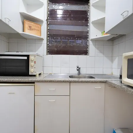Victoria Metro St. 2 Bedrooms 4 Persons Apartment *