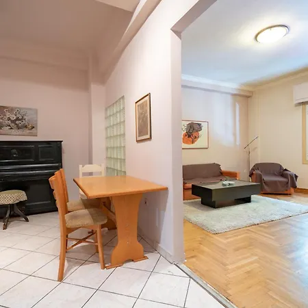 Victoria Metro St. 2 Bedrooms 4 Persons *